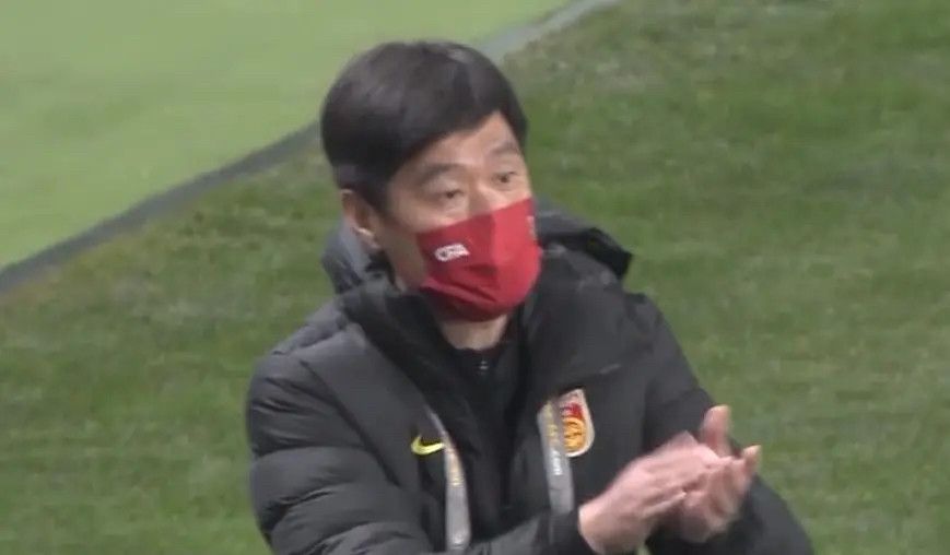 电影《钢琴课》曝新海报 2024-10-12 10月12日，电影《钢琴课》发布全阵容海报，影片由丹泽尔·华盛顿的幼子马尔科姆·华盛顿执导，这是他的长片导演首秀，力邀了哥哥约翰·大卫·华盛顿出演，主演阵容还包括塞缪尔·杰克逊、丹妮尔·戴德怀勒、科 阵容好豪华！